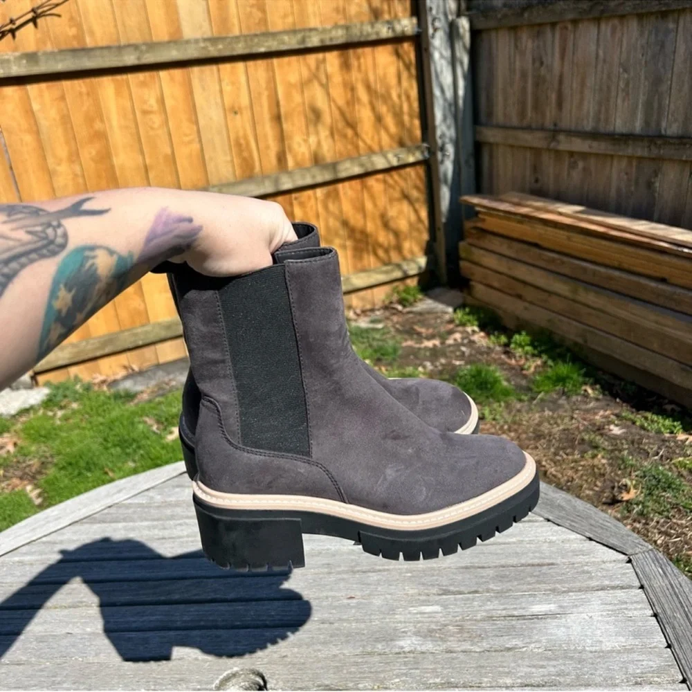 OPEN EDIT Mya Lug Sole Chelsea Women Boots Grey Anthracite Size‎ 7